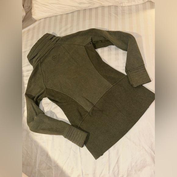 Lululemon Radiant Jacket. Dark Olive Green . Sz 4. - Picture 6 of 11